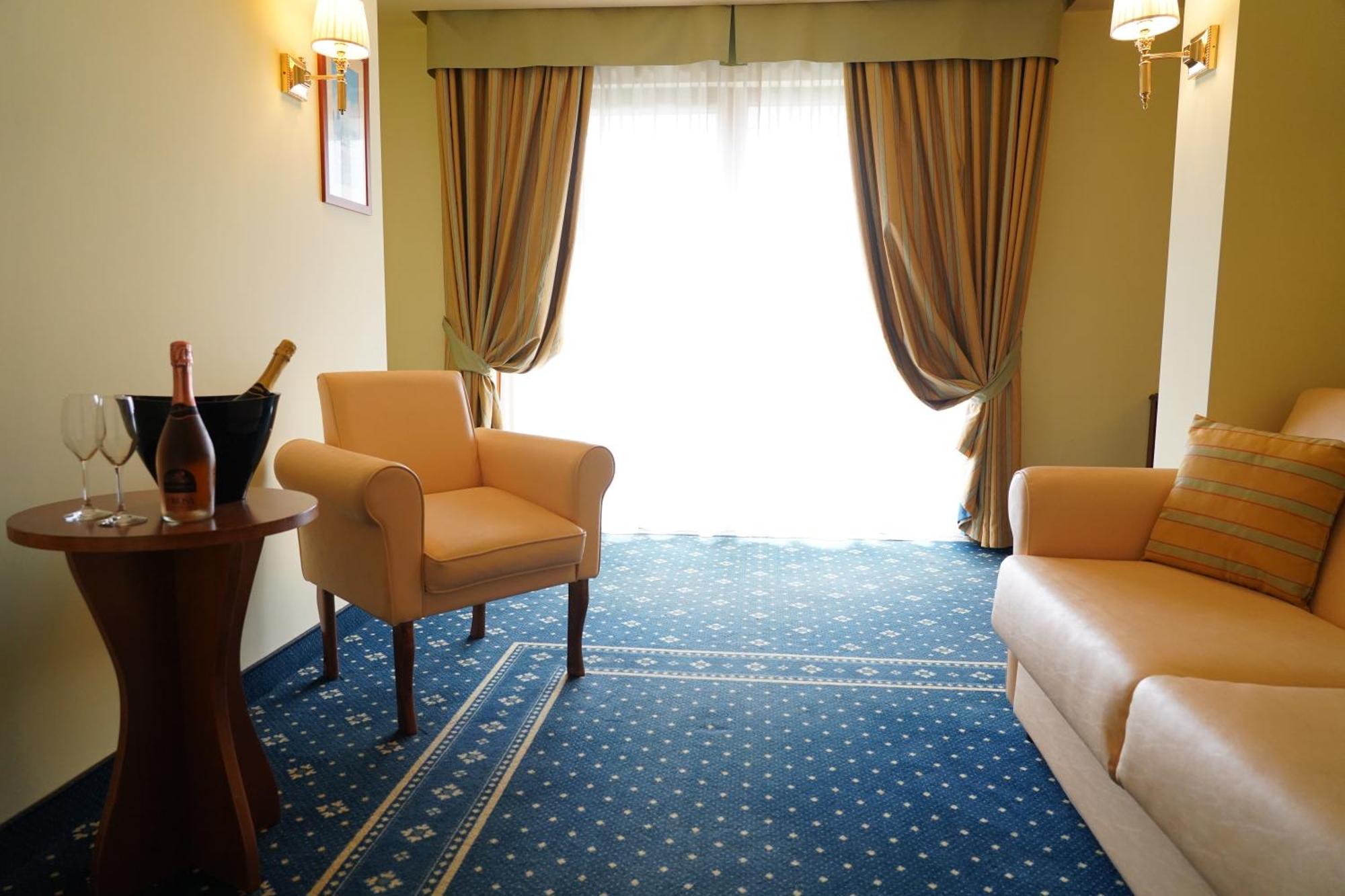 Lemi Hotel